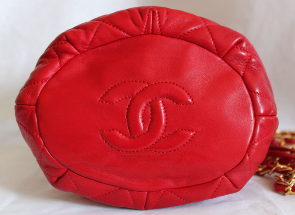 1980's CHANEL red leather bag with gilt chain