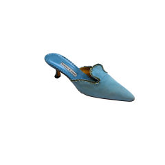 MANOLO BLAHNIK robin egg blue suede heels with ribbon trim