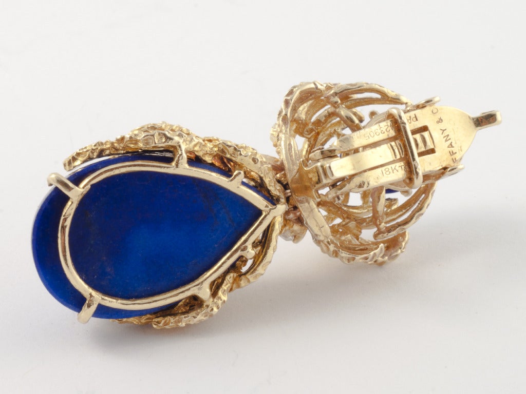18 kt gold and fine lapis earpendants set with diamonds. Signed TIFFANY & CO>, 18kt, PAT 4423905. Circa 1965.