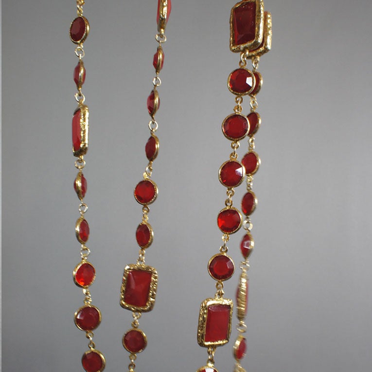 CHANEL vintage ruby (red) crystal chicklet sautoir necklace from 1981. Square & round faceted ruby crystals. Can be styled single, double or triple, and looks great with pearls or a LBD.<br />
<br />
Styling: CHANEL Red Jumbo 2.55 Reissue bag also