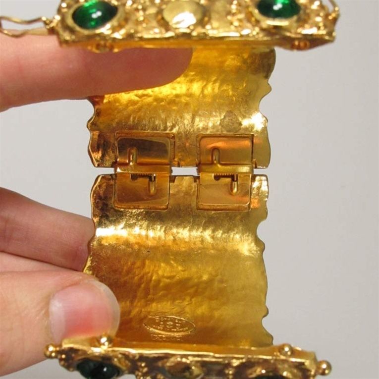 CHANEL Vintage Goldtone and Emerald Gripoix Cuff Bracelet 3