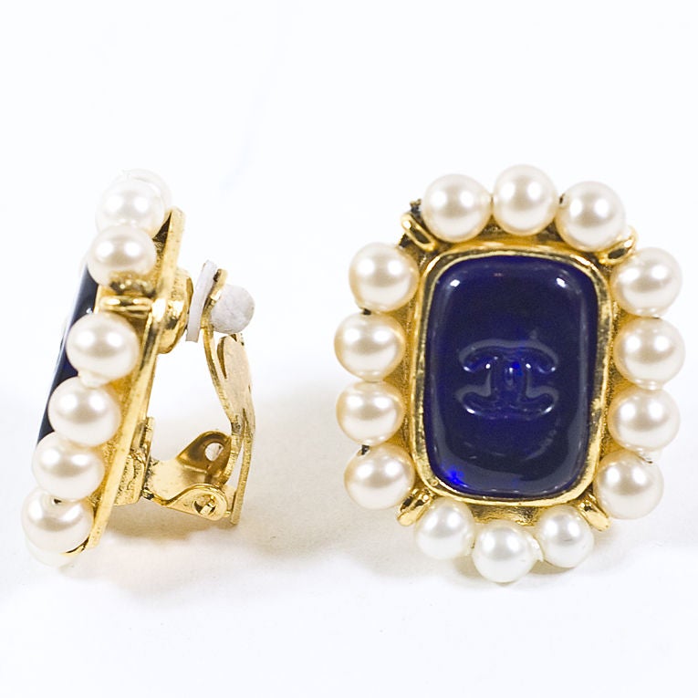 Women's CHANEL 94A Sapphire Gripoix & Faux Pearl Gold-Tone CC Earrings