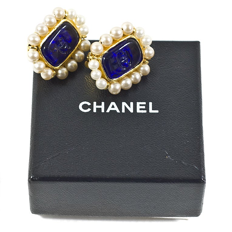 CHANEL 94A Sapphire Gripoix & Faux Pearl Gold-Tone CC Earrings 3