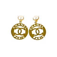 CHANEL 1960s Vintage Gold CC CHANEL PARIS Faux Pearl Icon Hoop