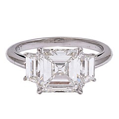 Assher Cut Diamond with Trapezoids Engagement Ring