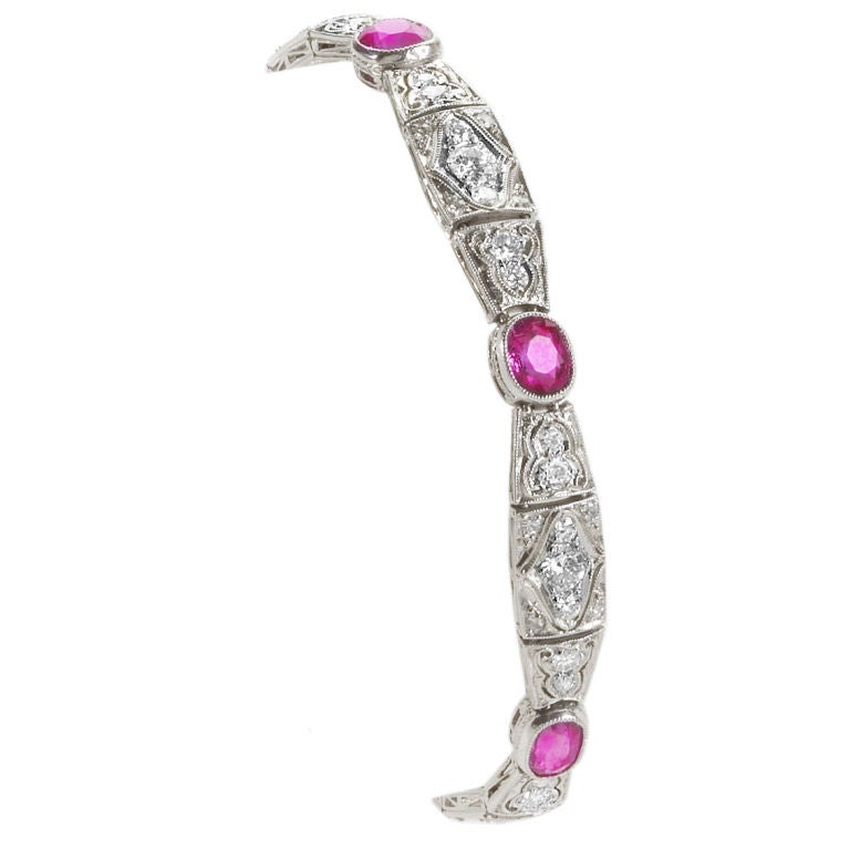 1920s Art Deco Ruby Diamond Platinum Bracelet In Excellent Condition In New York, NY