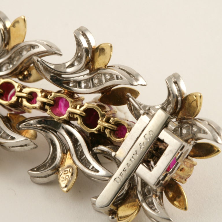 Tiffany & Co. Bracelet feuille de rubis de Birmanie et diamants  Pour femmes en vente
