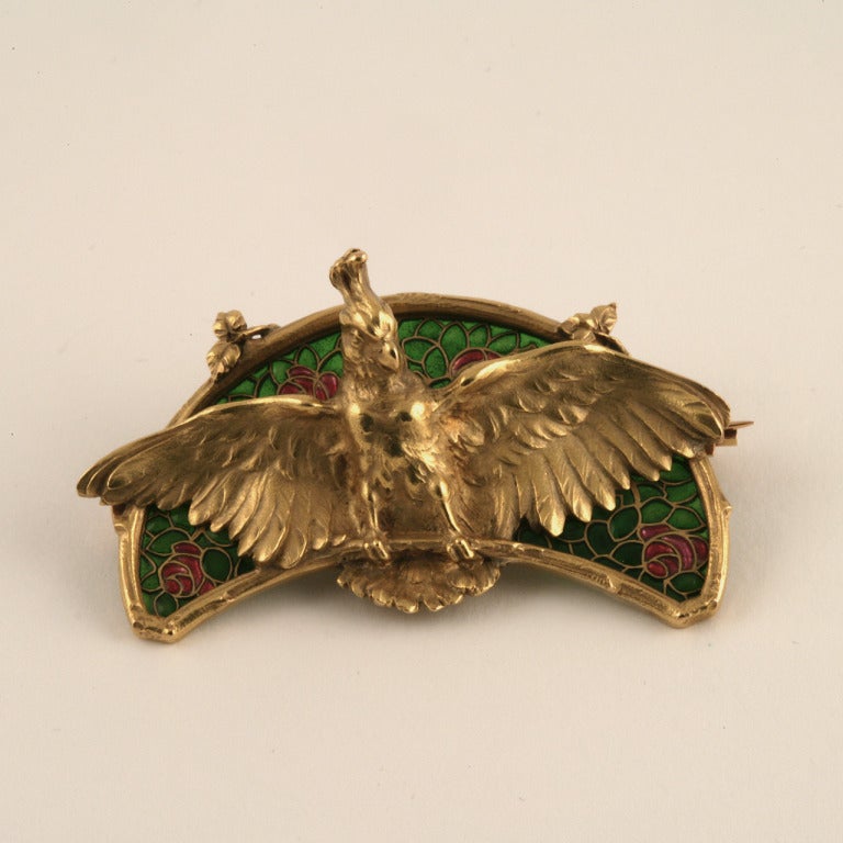 Art Nouveau Plique-à-jour Enamel and Gold 'Cockatoo' Brooch In Excellent Condition In New York, NY