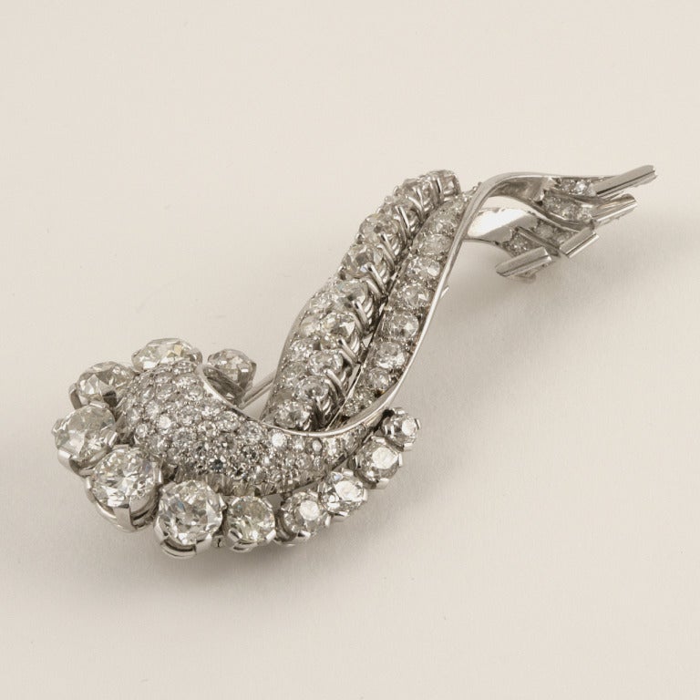 French Art Deco Diamond and Platinum Brooch In Excellent Condition In New York, NY