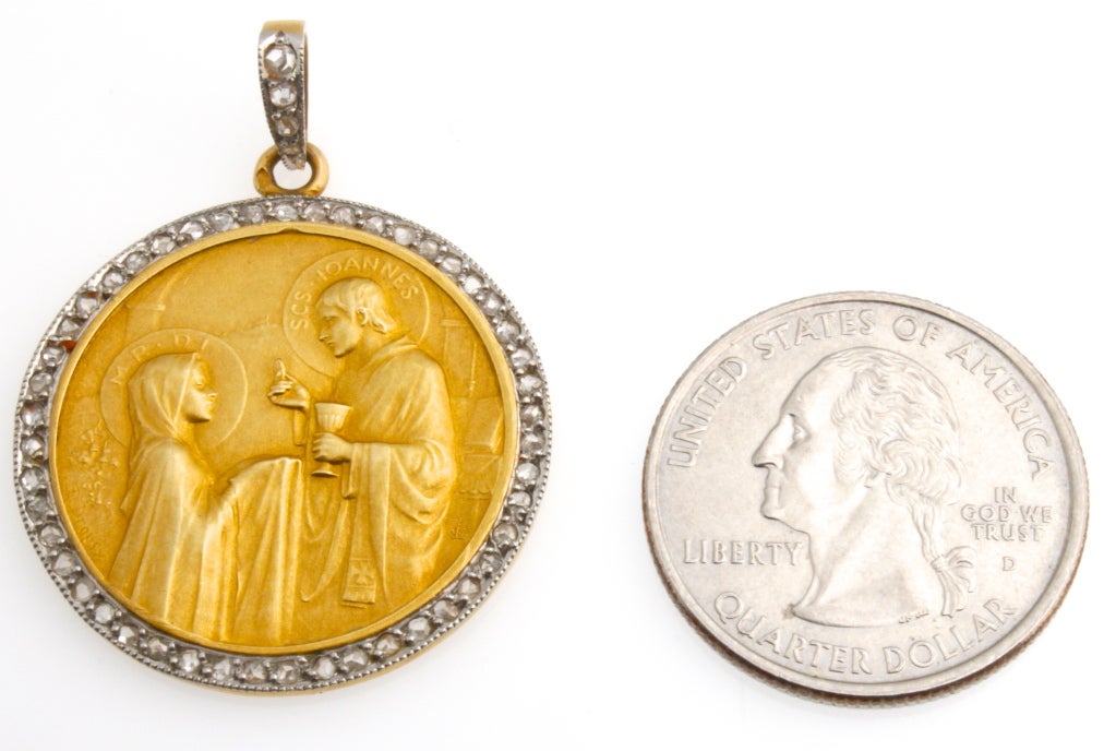 First Communion Pendant in 18kt gold surrounded by Diamonds