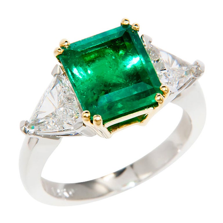 Exquisite Emerald Diamond Ring at 1stDibs