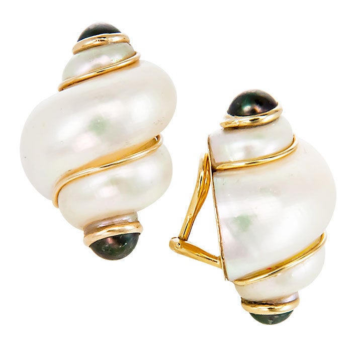 MAZ Chic Shell Ear Clips