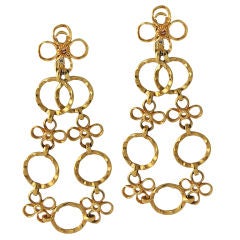 Chic 18K Gold Floral Motif Earrings