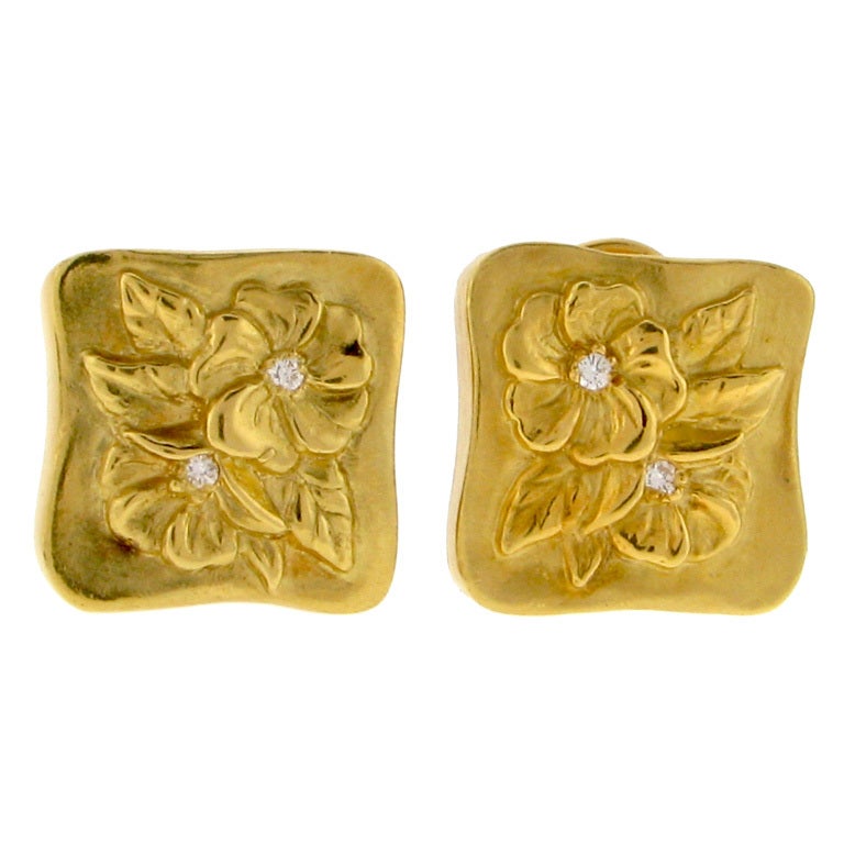 Gold earrings For Sale