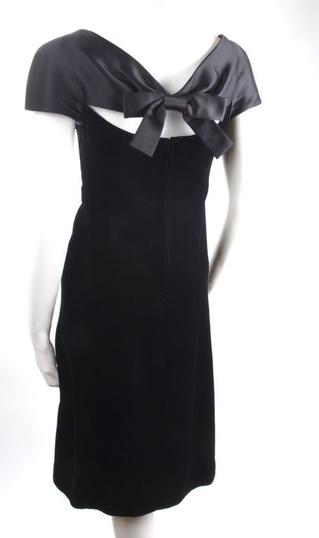 Vinatge 70's Christian Dior Velvet Dress with Bow.
Black velvet and satin shoulder with bow in the back.
Label: Pret A Porter, Modele 