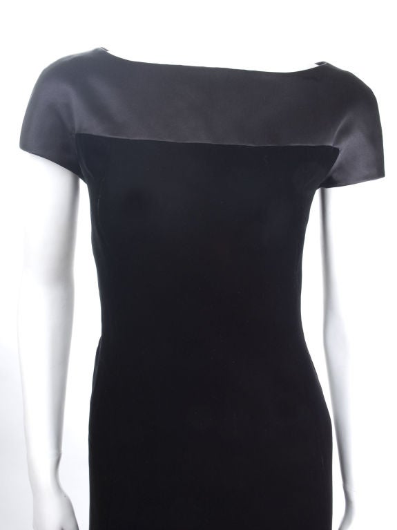 Vintage 70' Christian Dior Velvet Dress with Bow on the Back For Sale 1