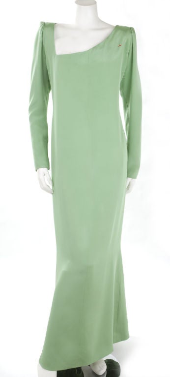 Haute Couture Yves Saint Laurent Gown.<br />
This dress is almost the same as seen on Grace Kelly.<br />
When we acquired this dress, we were impressed by how he kept the essence of his style even for a larger size.<br />
<br />
Shawl 35 x 105