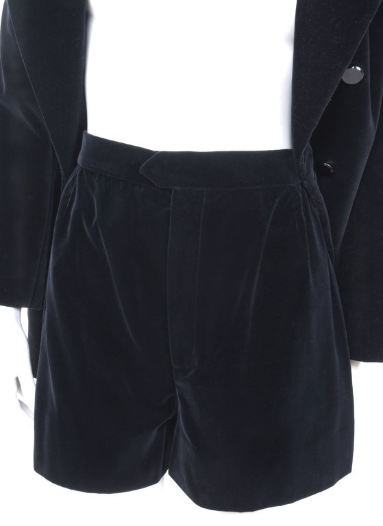 70's Saint Laurent Velvet Hot Pants Suit In Excellent Condition In Hamburg, Deutschland