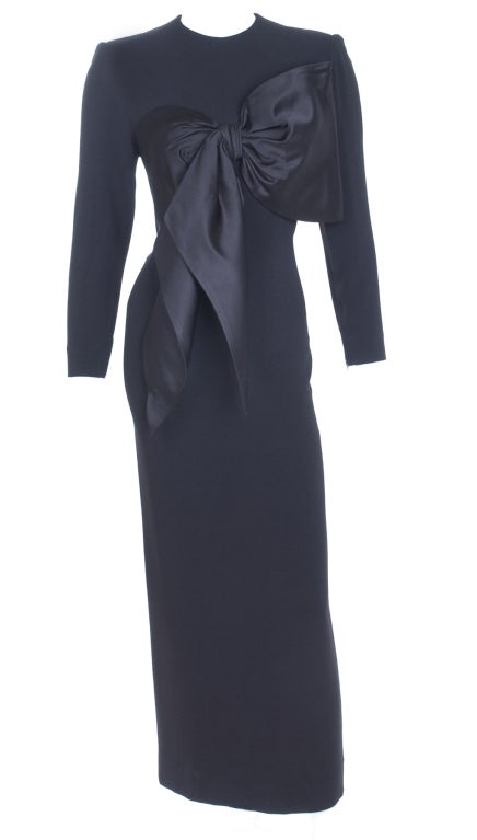Vintage 80's Jean-Louis Scherrer Gown in Black with Large Bow Detail In Excellent Condition For Sale In Hamburg, Deutschland