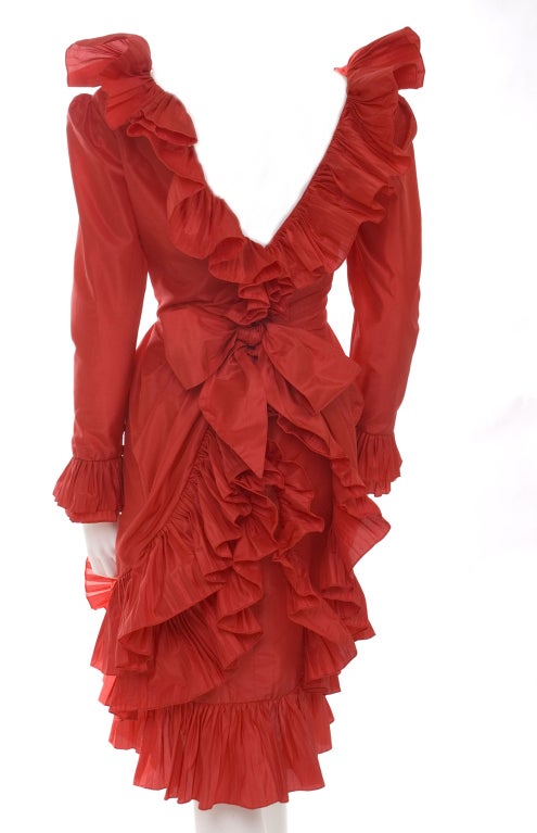80's Vintage Bill Blass Couture Red Silk Taffeta Dress Beautiful Back Detail In Excellent Condition For Sale In Hamburg, Deutschland