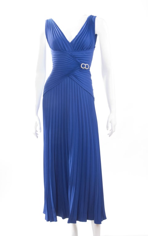 80s Loris Azzaro royal blue plisse evening gown with rhinestone brooch.
Size Label is missing: about US 6
Excellent condition.
Measurements:
Length 52 - bust 34 - waist 28 inches.

