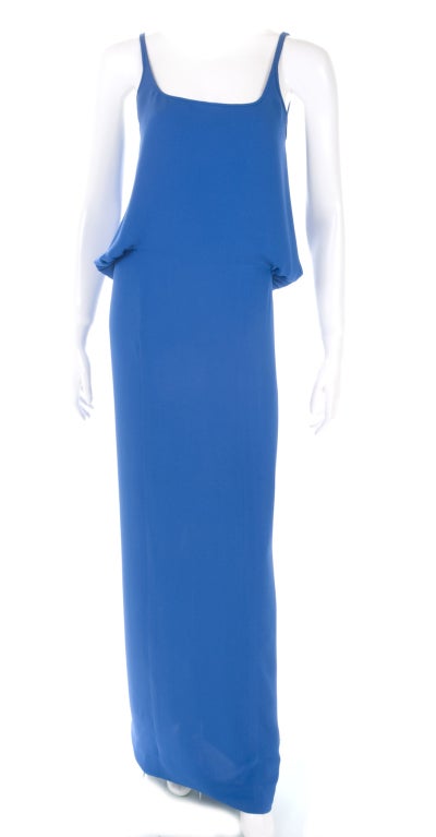 1983 Galanos evening dress in royal blue silk and an ingenious cut.
The perfect piece for a summer event.
In excellent condition.
Size about a 6/8 US

Measurements;
Length 60 - waist 33 - hips 36 inches

