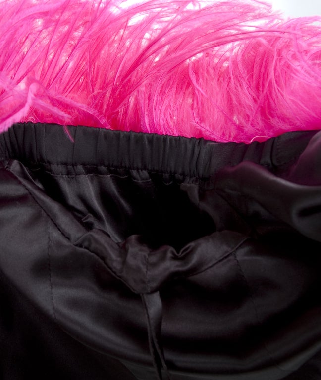 Yves Saint Laurent Black Satin Evening Suit with Pink Feathers In Excellent Condition In Hamburg, Deutschland