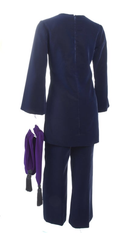 Yves Saint Laurent Navy Velvet Suit with Belt/Scarf In Good Condition For Sale In Hamburg, Deutschland