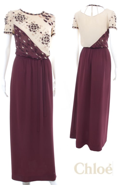 Chloe Gown Beaded and Embroidered on Silk.
Beautiful two tone creme and bordeaux silk.
Side zipper and small button at the neck.
Size about 8-10 US

Measurements:
Length 61