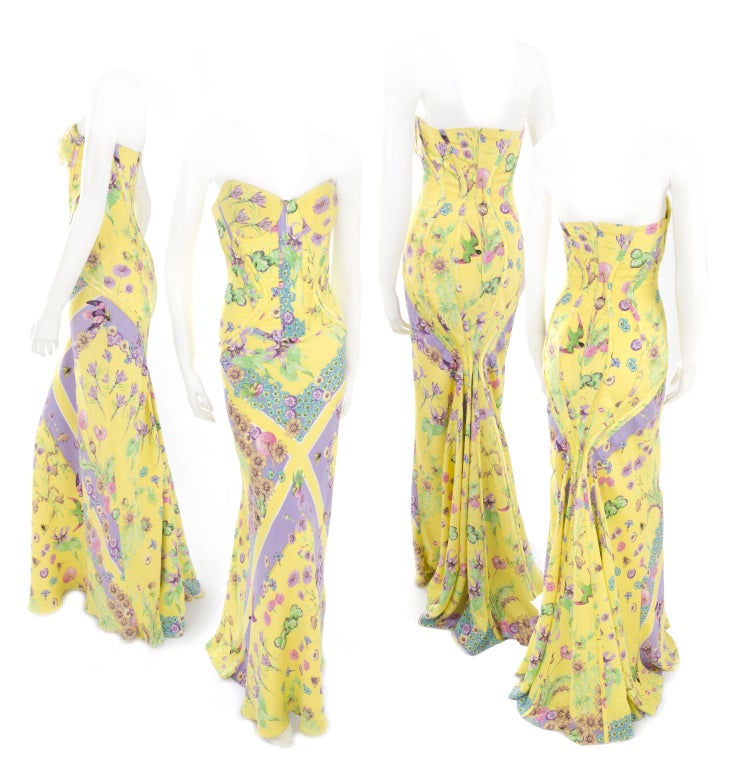 Versace Couture Silk Satin Gown.
2004 Spring collection.
Amazing print on yellow silk.
Size 44 EU - 8 US
Measurements:
Length front mid 54