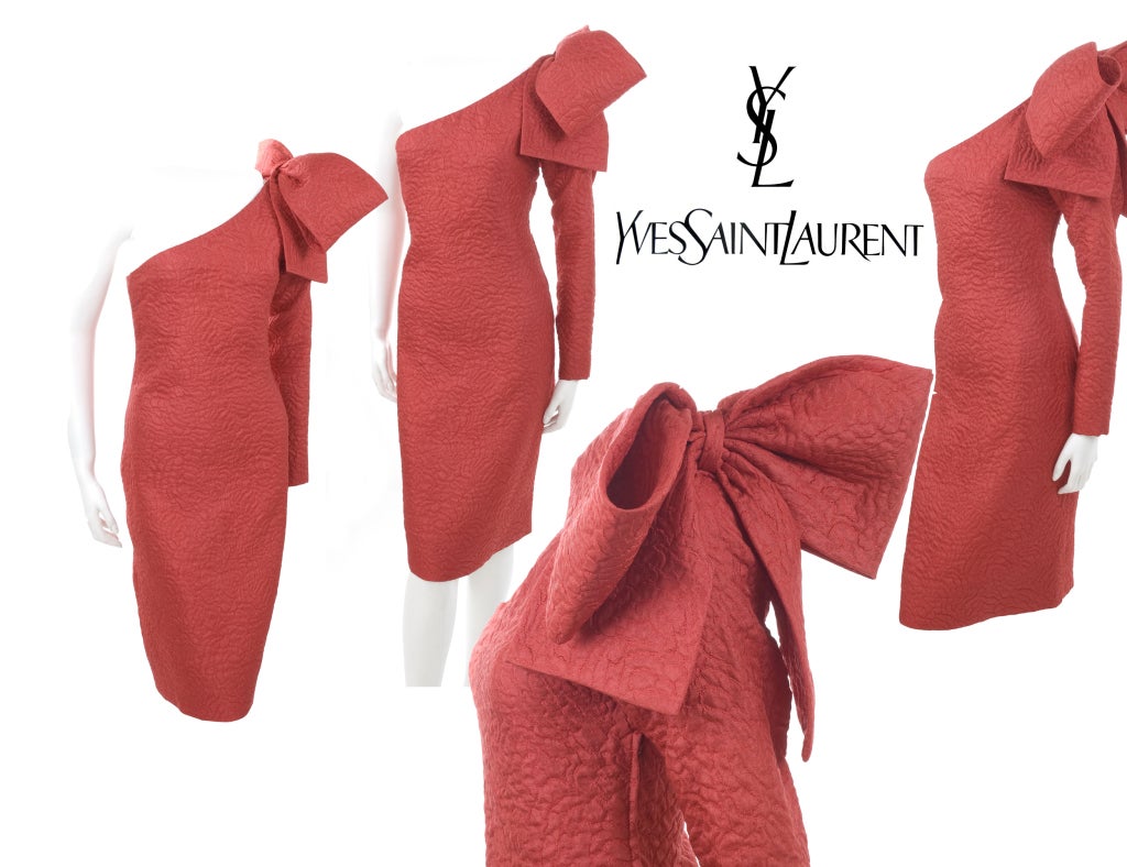 Early 80's Yves Saint Laurent One Shoulder Dress.
Red silk clouque.
Size 40 EU about 6 US

Measurements:
Length 40