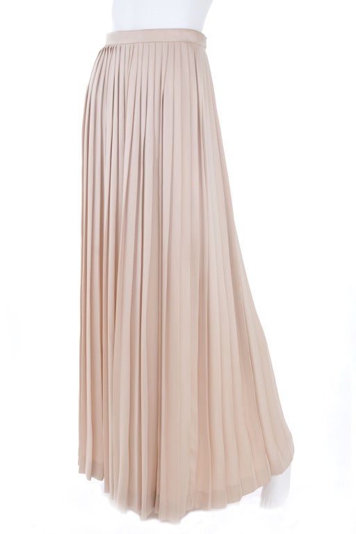 Carolyne Roehm Evening Skirt.
Blush rose.
Size 6

Measurements: 
Length 44.5