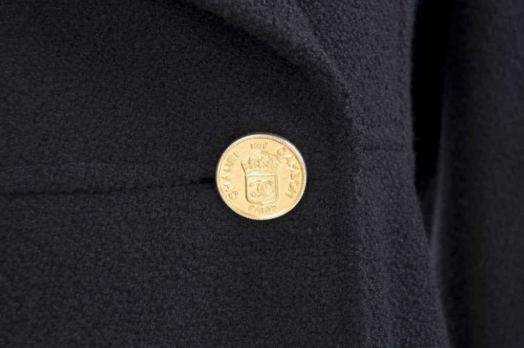 Chanel Boutique Black Coat With Gold Buttons In Excellent Condition For Sale In Hamburg, Deutschland