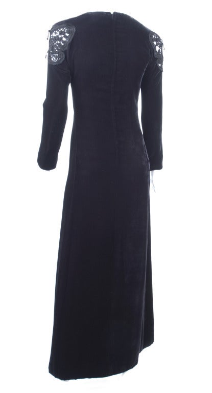 Vintage 70's Valentino Boutique Black Velvet Gown with Butterfly Detail. In Excellent Condition For Sale In Hamburg, Deutschland