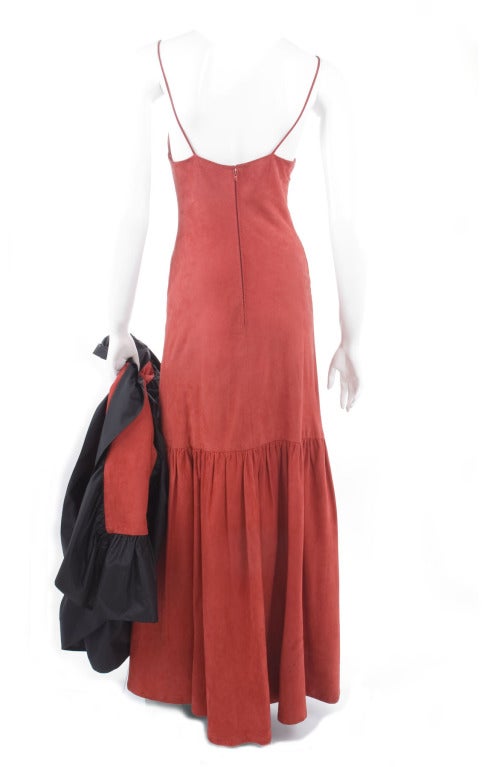 Vintage 80's Red Suede Leather Stravropoulos Evening Dress and Stole In Excellent Condition For Sale In Hamburg, Deutschland