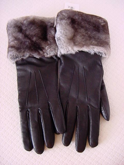 Absolutely fabulous black exquisitely soft lambskin leather. <br />
4