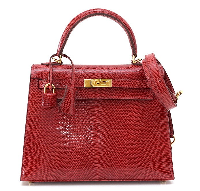 This little baby is SO gorgeous, and an absolute treasure! 
A rare find this is a true collectors treasure.
Fabulous lizard in ROUGE is striking with gold hardware. 
BRAND NEW.  NEVER CARRIED. 
Comes with sleepers, lock, key and clochette,