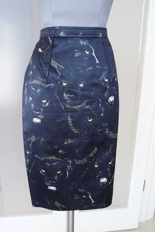 Fabulous black satin pencil skirt with panthers faces all over.
Bright glowing yellow eyes and gold chains stand out.
An occassional pink tongue is visible.
Stitch detail around waist.
So unique!
Hidden rear zipper.
10