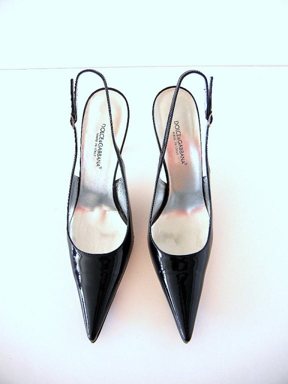 Guaranteed authentic DOLCE&GABBANA signature slingback shoe.  
Unique in a rich navy blue patent leather.
Perfectly shaped slingback that stays on the heel of the foot.
The elongated pointy toe (which is making a comeback) does wonders to make