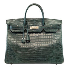 Hermes birkin 35 ombré vert fonce matte croco Phw #vintagehermes  #vintagekelly #kelly20 #hermeskelly #hermessoblack #hermeshimalayan…