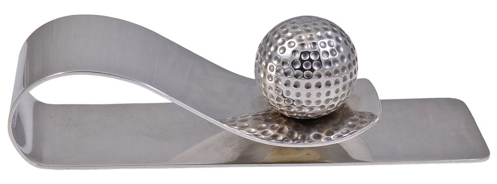 Spektakulärer großer Schreibtischclip aus Sterlingsilber mit figuralem Golfball.  Signiert Hermes Paris.  Ein echtes 