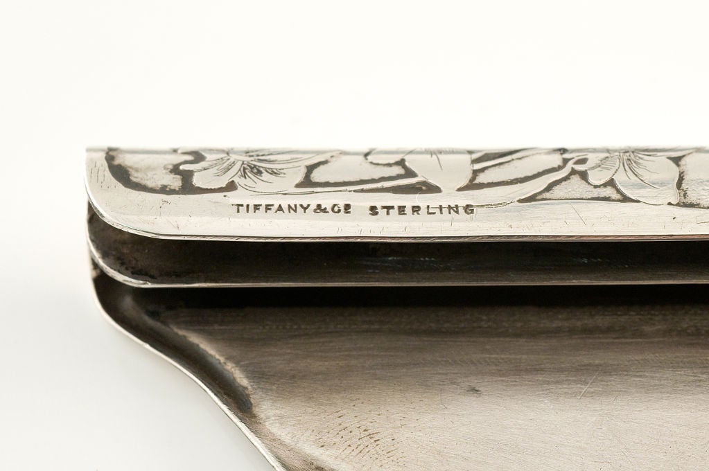 Satz von 4 Sterling Silber Blotter endet. Angewandte ästhetische Dekoration vorne und hinten. Tiffany & Co. 3 1/2 Zoll. Um 1890.