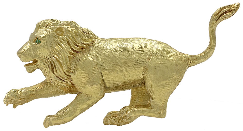 Crouching lion pin. 18kt gold with sparkling emerald eyes. Great weight.

A rare subject.