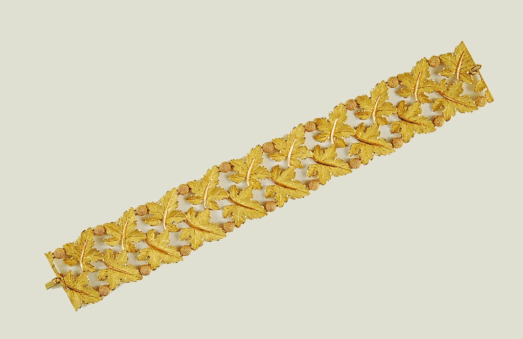 18K gold Acorn and Leaf Bracelet.<br />
7 1/2