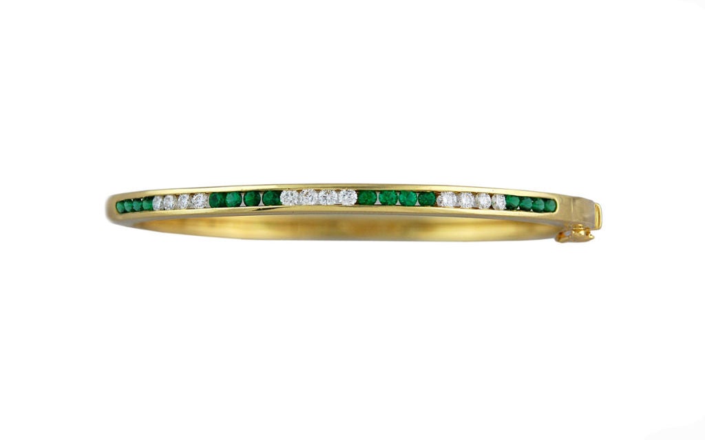 Tiffany 18K diamond and emerald brilliant cut bangle braclet. Set with 12 full cut diamonds and 16 very brilliant emeralds<br />
The stones are extraordinarily vibriant and full of life
