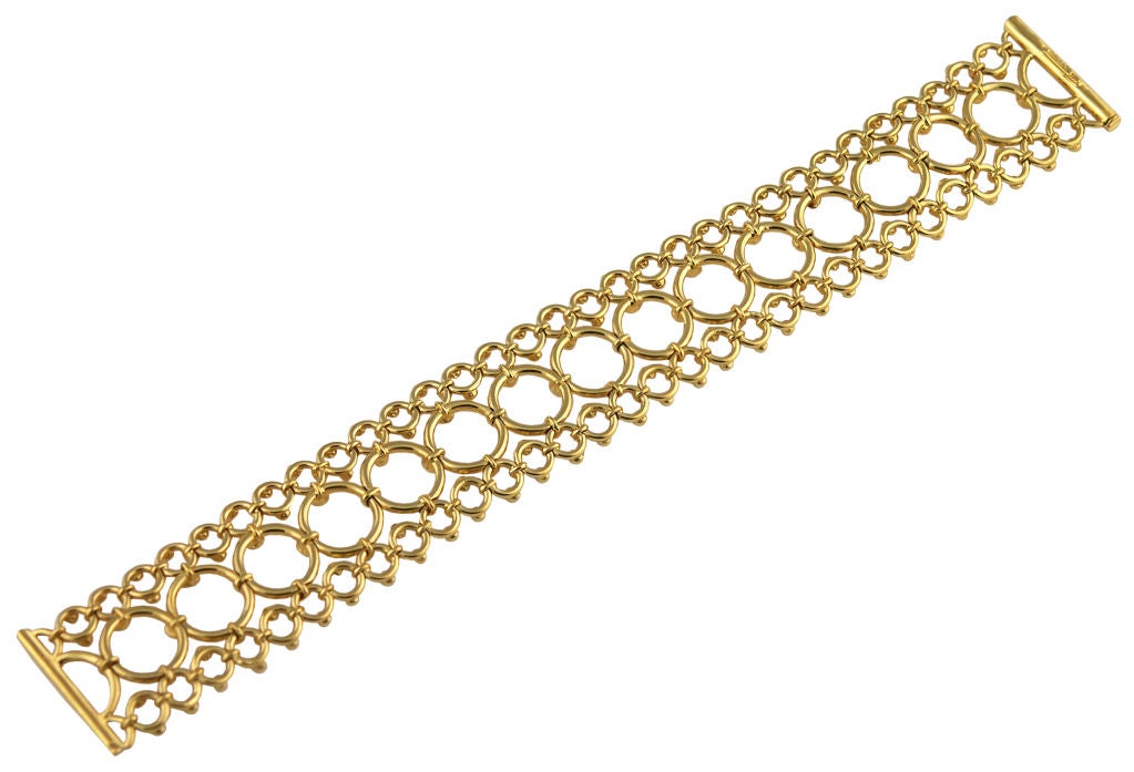 Tiffany 18K yellow gold open work chain link bracelet.  7