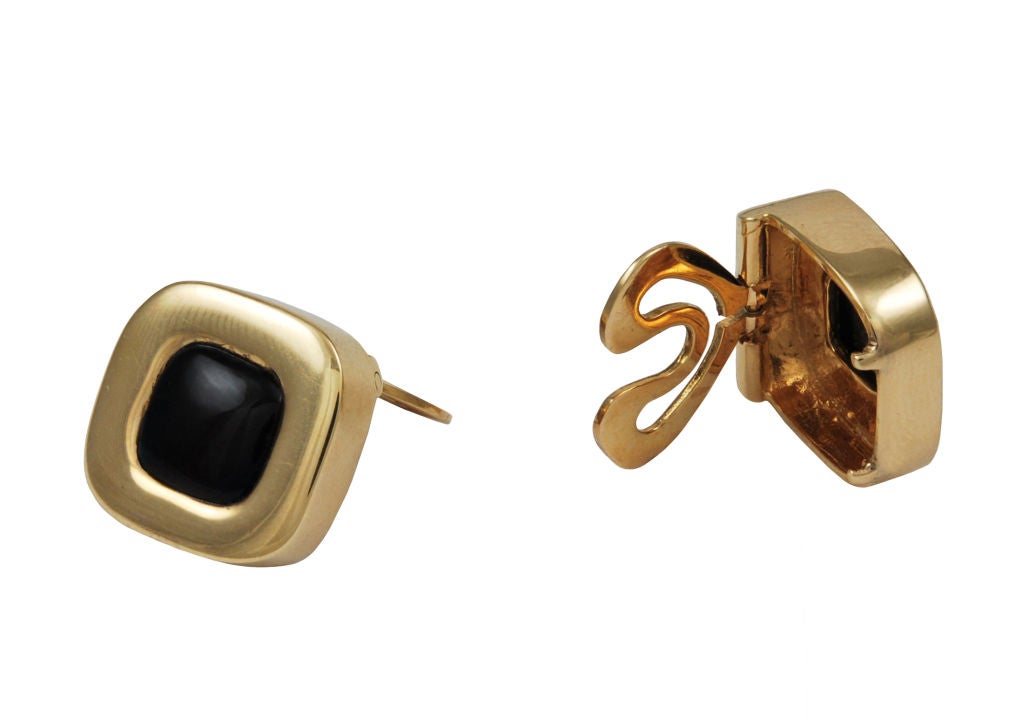 Van Cleef & Arpels 14K gold button cover cufflinks. Stunning onyx centers. These clever cufflinks are for button down shirts and fit over the buttons on the sleeves so French cuffed shirts are not necessary