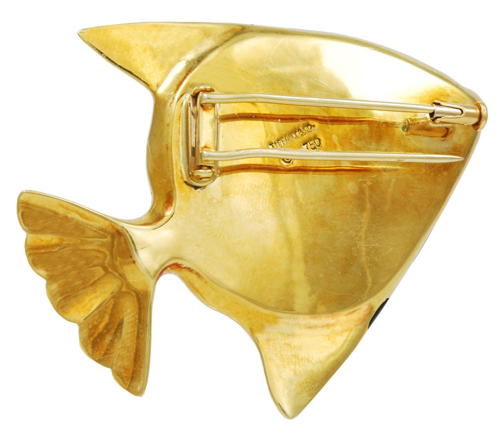 Tiffany 18K gold figural angel fish. Mother-of-pearl, inlaid with onyx, and lapis. Fabulous look!
A GOOD CATCH!!!