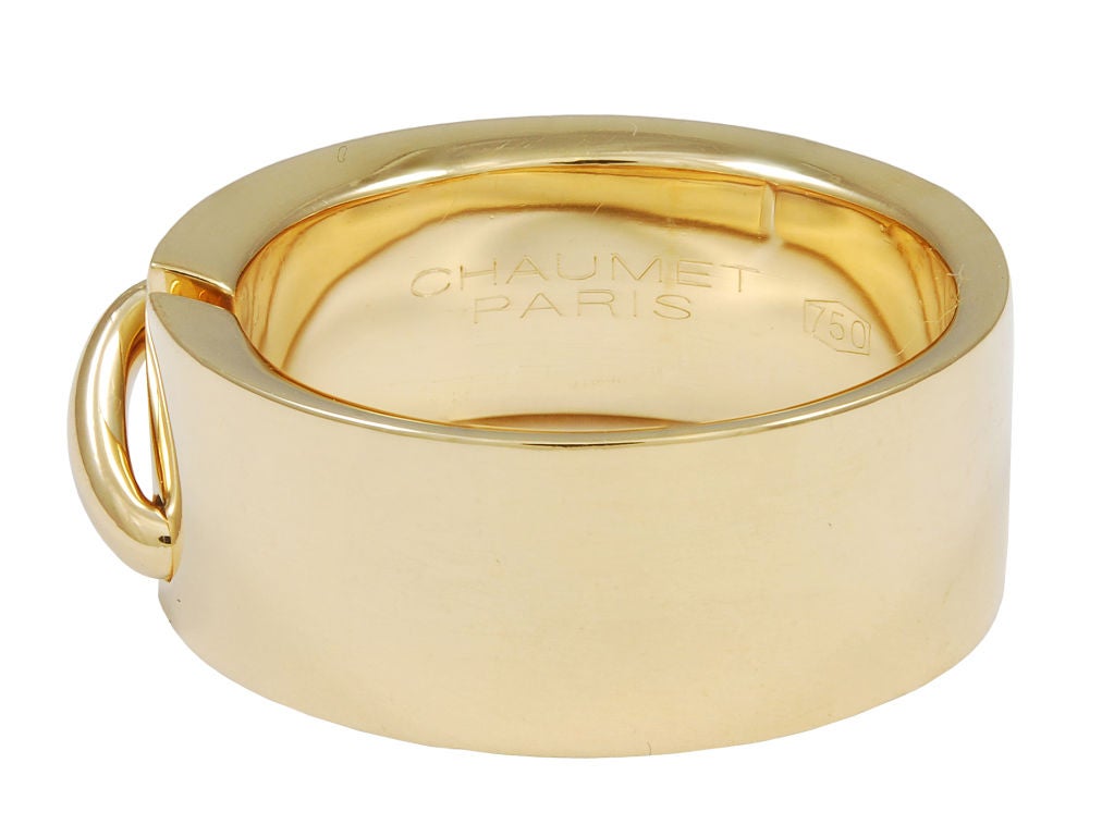 Very stylish CHAUMET PARIS ring. 18K gold; looks elegant and feels substantial. Size 10 1/2