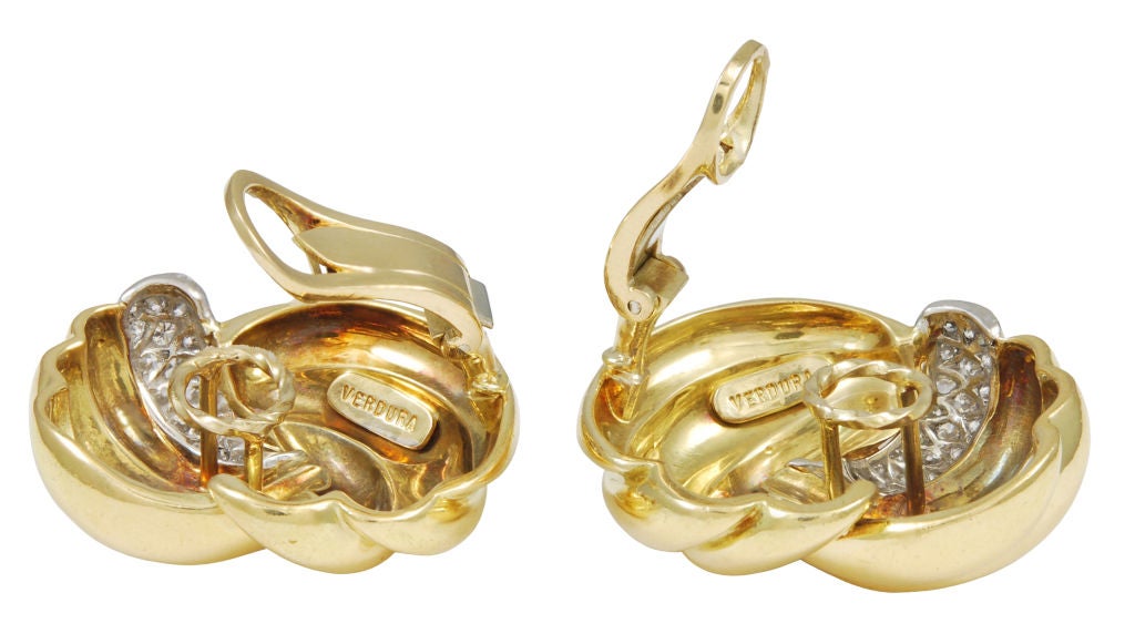 VERDURA double swirl large ear clips.
18K gold with a band of diamonds set in platinum. Extremely elegant and sophisticated. These ear clips have lovely weight and are no longer made.